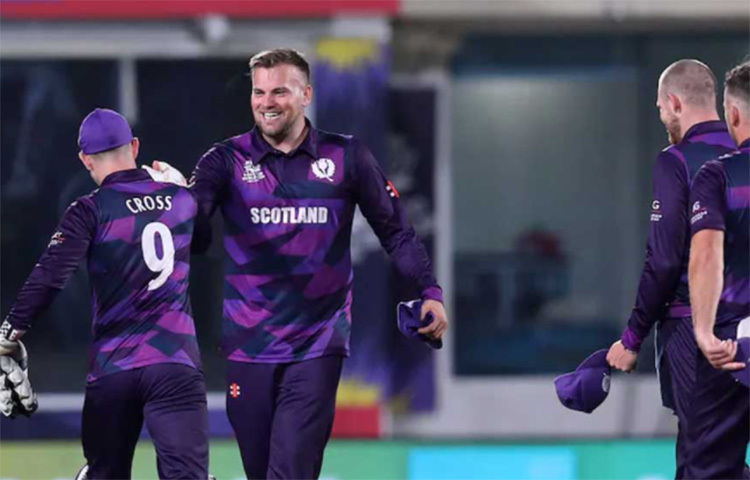 এবারের বিশ্বকাপে ভারতের গ্রুপে রয়েছে পাকিস্তান এবং স্কটল্যান্ড। যোগ্যতা অর্জন পর্বে বাংলাদেশ, ওমান এবং পাপুয়া নিউগিনিকে হারিয়ে দেয় স্কটিশরা। সুপার ১২-তে আগে থেকেই পৌঁছে গিয়েছিল ভারত এবং পাকিস্তান। ছবি: সংগৃহীত