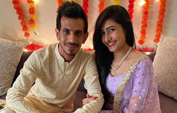 তালিকার দ্বিতীয় স্থানে রয়েছেন ভারতীয় ক্রিকেট দলের লেগ স্পিনার যুজবেন্দ্র চাহালের স্ত্রী ধনশ্রী ভার্মা। যিনি প্রায়শই সোশ্যাল মিডিয়ায় তার ছবি এবং নাচের ভিডিও শেয়ার করেন। ইনস্টাগ্রামে ভক্তের অভাব নেই ধনশ্রীর। চাহলের স্ত্রীর ৫.১ মিলিয়ন ফলোয়ার রয়েছে। ছবি: সংগৃহীত
