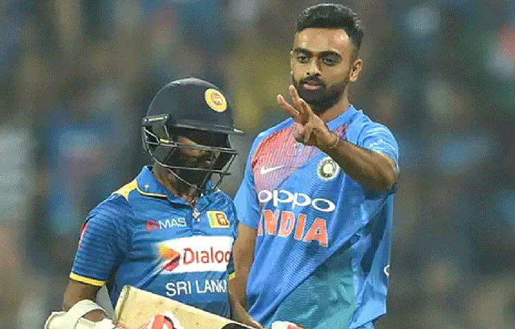 জয়দেব উনাদকরাট: গুজরাটের পোরবন্দরে জন্ম জয়দেবের। ২০১৭ সালে রাইজিং পুণে সুপারজায়ান্ট-এর সদস্য ছিলেন তিনি। আইপিএল-এ ২৪টা ম্যাচে ১২ উইকেট নেন। এমনকি সানরাইজারস্ হায়দরাবাদ-এর বিরুদ্ধে হ্যাটট্রিকও করেছেন।