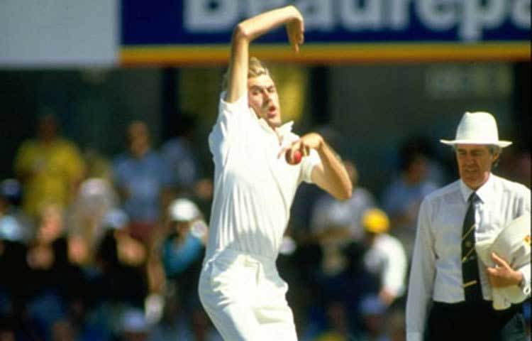 ব্রুস রিড ৬ ফুট ৮ ইঞ্চি লম্বা। তিনি অস্ট্রেলিয়ান ক্রিকেটার।