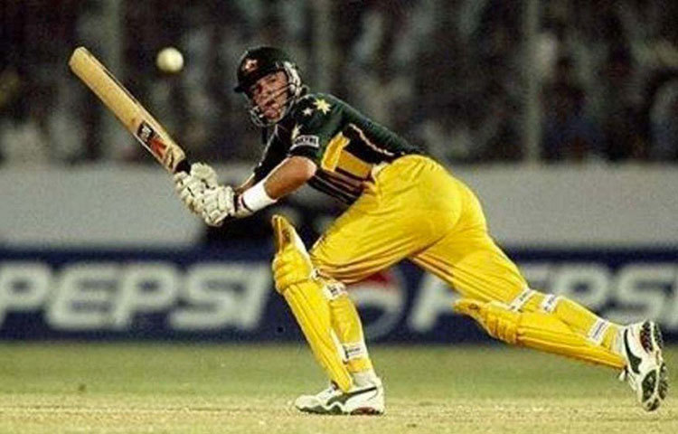 ওপেনিংয়ে রিচার্ডসের সঙ্গী মার্ক ওয়। অস্ট্রেলিয়ার হয়ে একদিনের ক্রিকেটে ওপেনিংয়ে তিনি ছিলেন নির্ভরতার প্রতিমূর্তি। ২৪৪ ওয়ানডে ম্যাচে ৩৯.৩৫ গড়ে করেছেন ৮৫০০ রান। স্ট্রাইক রেট ৭৬.৯০। সেঞ্চুরির সংখ্যা ১৮, হাফ-সেঞ্চুরির সংখ্যা ৫০।