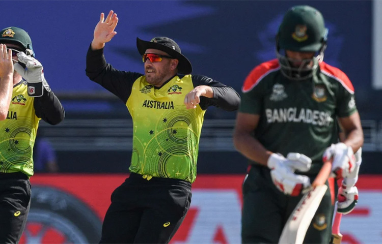 ৬.২ ওভারেই ৭৪ রানের লক্ষ্যে পৌঁছে গেল অস্ট্রেলিয়া। নেট রান-রেটের বেশ বড়সড় উন্নতি হয়েছে তাদের। গ্রুপ ‘১’-এ ইংল্যান্ডের পরই এখন অস্ট্রেলিয়ার অবস্থান। টি-টোয়েন্টিতে ৭৪ বা এর বেশি রানের লক্ষ্যে সবচেয়ে কম ওভার খেলে জয়ের রেকর্ডে এটি চার নম্বরে। তবে আইসিসির পূর্ণ সদস্য দেশগুলোর ক্ষেত্রে অস্ট্রেলিয়ার জয় দুই নম্বরে। ছবি: সংগৃহীত