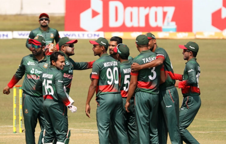 সিরিজ জেতার মিশনে দ্বিতীয় ওয়ানডেতে নিজেদের একাদশে কোনো পরিবর্তন আনেনি বাংলাদেশ দল। প্রথম ম্যাচে টপঅর্ডারের ভয়াবহ ব্যর্থতার পরও তাদের ওপর আস্থা রেখেছে টিম ম্যানেজম্যান্ট, ভাঙেনি উইনিং কম্বিনেশন। ছবি: সংগৃহীত