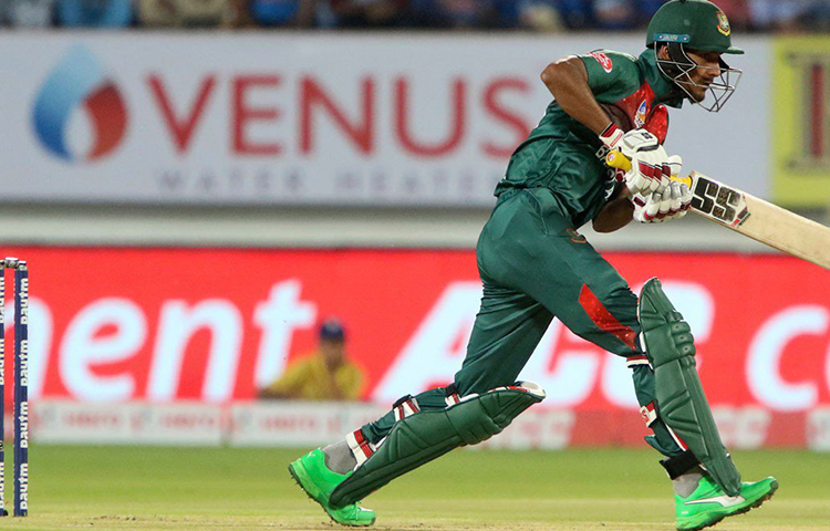 দিল্লিতে খলিল আহমেদের শেষ চার বলে টানা চার হাঁকিয়েছিল বাংলাদেশ। রাজকোটেও খলিলের প্রথম তিন বল থেকে তিনটি চার তুলে নেন নাঈম। তবে সেই দাপট ধরে রাখতে পারেননি তিনি। ৩১ বলে মাত্র ৩৬ রান করেই ফেরেন নাঈম। তবে নাঈম সবে আন্তর্জাতিক ক্যারিয়ার শুরু করেছেন। আরো দায়িত্ব নেয়া উচিত ছিল লিটনের।