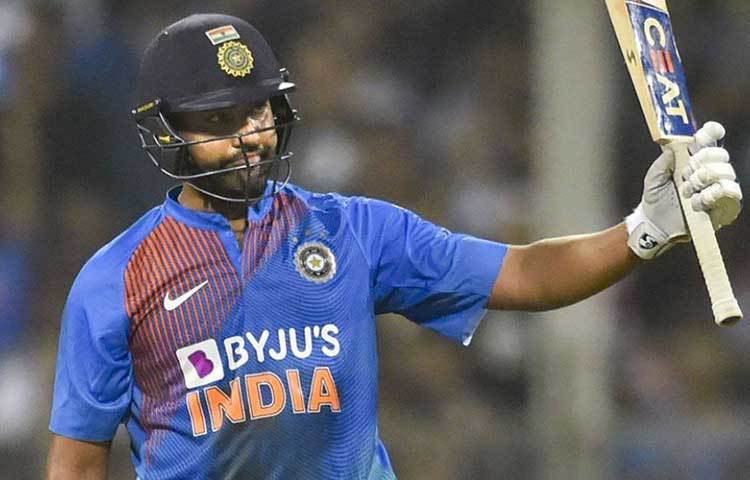 দুই ওপেনারের সাহসী ব্যাটিং সুর বেঁধে দিয়েছিল ইনিংসের। বিরাট কোহলিও ম্যাচের পর বলেছেন যে, কীভাবে প্রথমে ব্যাটিং করা হবে, সেই পরিকল্পনার মধ্যে কোনো দ্বিধা-দ্বন্দ্ব ছিল না। রোহিত আগের দুই টি-টোয়েন্টিতে রান পাননি। এদিন সেই আক্ষেপ পুষিয়ে নিলেন ঘরের মাঠে। ২৩ বলে পৌঁছলেন পঞ্চাশে।