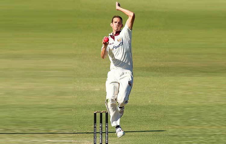 অস্ট্রেলিয়ান ক্রিকেটার পিটার জর্জ ৬ ফুট ৮ ইঞ্চি লম্বা।