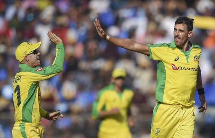 রোহিত ফিরে যাওয়ার পর ধাওয়ান-রাহুল ভাল পার্টনারশিপ তৈরি করলেও কখনোই সেভাবে রান তুলতে পারেননি। দু’জনের ব্যাটিং দেখেই মনে হয়েছে, পিচ বেশ কঠিন। যেখানে পিচ ছিল যথেষ্টই সহজ। দুই সেট ব্যাটসম্যানকে মাথা তুলতে দেননি স্টার্ক-জাম্পারা। এ ব্যাপারে সম্পূর্ণ কৃতিত্ব অজি বোলারদের।