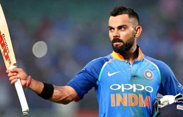 বিরাট কোহলি: দলের স্বার্থে তিনি যতই নিজের ব্যাটিং অর্ডার পরিবর্তন করার কথা বলুন, আইসিসি কিন্তু ভারত অধিনায়ককে রেখেছে তিন নম্বরেই। ২৪৩ ওয়ান ডে-তে ১১ হাজার ৬২৫ রান করা কোহলিকে দলের অধিনায়কও বেছে নিয়েছে আইসিসি।