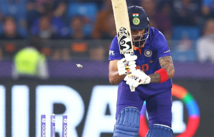 আবারও দায়িত্বজ্ঞানহীন ব্যাট করলেন ঋষভ পান্থ। রানের গতি বাড়ানোর যখন দরকার ছিল তখন অহেতুক শট মারলেন। ছবি: সংগৃহীত