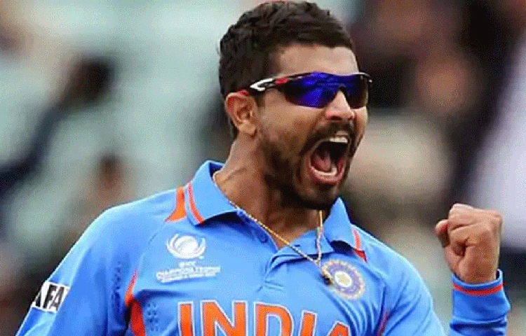 রবীন্দ্র জাদেজা: ভারতীয় জাতীয় দলের অন্যতম গুরুত্বপূর্ণ সদস্য তিনি। আইপিএল-এ চেন্নাই সুপার কিংসের হয়ে খেলেন। রবীন্দ্র জাদেদার জন্ম গুজরাতের নবগামঘের-এ।