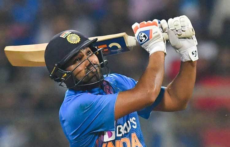 আন্তর্জাতিক ক্রিকেটে চারশো ছয় হয়ে গেল রোহিতের। এখন ক্রিস গেল (৫৩০ ইনিংসে ৫৩৪ ছয়) ও শাহিদ আফ্রিদি (৫০৮ ইনিংসে ৪৭৬ ছয়) শুধু সামনে আছেন রোহিতের (৩৬০ ইনিংসে ৪০৪ ছয়)। ২০১৩ সালের শুরু থেকে ধরলে হিটম্যান মেরেছেন ৩৬১ ছয়। এদিন তিনি থামলেন ৩৪ বলে ৭১ রানে। যাতে রয়েছে পাঁচটি ছয়।