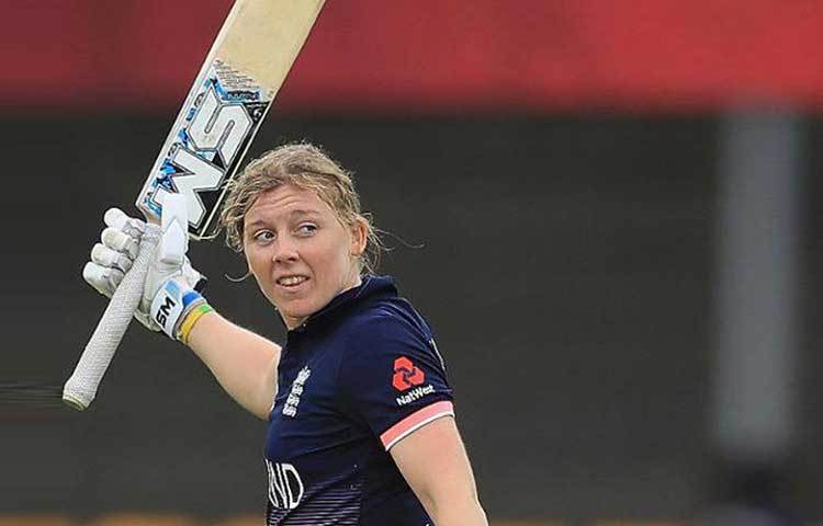 চারে ইংল্যান্ডেরই হিদার নাইট। ৬৪.৩৩ গড়ে তিনি করেছেন ১৯৩ রান। বৃষ্টির জন্য সেমিফাইনাল ভেস্তে যাওয়ায় তিনিও কম ম্যাচ পেয়েছেন।