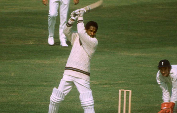 চারে থাকবেন গ্যারফিল্ড সোবার্স। ওয়েস্ট ইন্ডিজের এই কিংবদন্তি শুধু ব্যাটসম্যানই নন, তাকে ক্রিকেট ইতিহাসের সেরা অলরাউন্ডার বলেও মনে করেন অনেকে। টি-টোয়েন্টি খেলার প্রশ্নই ছিল না, একদিনের ম্যাচই খেলেছেন মোটে একটা। কিন্তু, ব্যাটে-বলে সোবার্স অতুলনীয় একজন ক্রিকেটার।