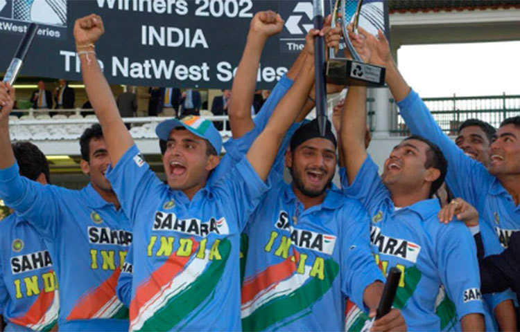 একঝাঁক নতুন প্রতিভা তুলে আনা এবং তাদের ওপর আস্থা রাখা- বীরেন্দ্র সেহবাগ, যুবরাজ সিং, হরভজন সিং, জাহির খান, মহেন্দ্র সিং ধোনির মতো ক্রিকেটারদের তুলে এনে তাদের ওপর আস্থা রাখা। ২০০০ সালে গড়াপেটা কেলেঙ্কারির পর সৌরভের হাত ধরে ভারতীয় ক্রিকেট ঘুরে দাঁড়ায়।  বিদেশের মাটিতে টেস্ট জেতার ক্ষমতা যে টিম ইন্ডিয়াও রাখে সেটা সৌরভের নেতৃত্বেই করে দেখিয়েছিল সেই সময়।