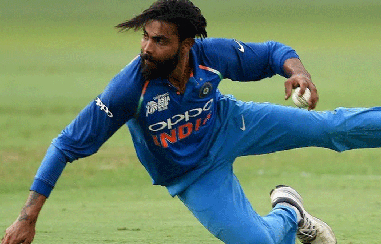 ২০০৮ সালে রাজস্থান রয়্যালস্-এর সঙ্গে তার আইপিএল ক্যারিয়ার শুরু হয়। পরে ছ’টা আইপিএল সিজন তিনি চেন্নাই সুপার কিংসের হয়ে খেলেছিলেন। ২০১২ সালে চেন্নাই সুপার কিংস তার জন্য নয় কোটি ৮০ লাখ টাকা খরচ করে। তার পারফরম্যান্স তাকে ভারতীয় দলে সুযোগ করে দেয়।