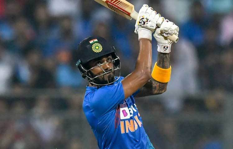 লোকেশ রাহুলের পঞ্চাশ এসেছিল ২৯ বলে। সেঞ্চুরির দোরগোড়ায় পৌঁছে গিয়েছিলেন তিনি। শেষ ওভারে থামলেন ৯১ রানে। ৫৬ বলের ইনিংসে মারলেন নয়টি চার ও চারটি ছয়। প্রথম উইকেটে রোহিতের সঙ্গে যোগ করেছিলেন ১৩৫ রান। তৃতীয় উইকেটে কোহলির সঙ্গে যোগ করেছিলেন ৯৫ রান। রাহুলই সারাক্ষণ একটা দিক ধরে রেখেছিলেন। ভারতের জয়ের অন্যতম কারণ রাহুলের ব্যাট।