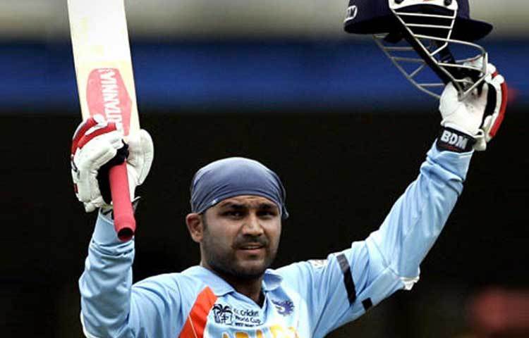 বীরেন্দ্র সেহবাগ: প্রসাদের নেতৃত্বে জাতীয় নির্বাচকদের বিরুদ্ধে সবচেয়ে বড় অভিযোগ ছিল আন্তর্জাতিক আসরের অনভিজ্ঞতা। পাঁচ নির্বাচক মিলে মোট খেলেছিলেন ১৩ টেস্ট। এর মধ্যে দু’জন অবশ্য টেস্ট খেলেনইনি। আর তিনজনে মিলে খেলেছিলেন মোট ৩১ একদিনের ম্যাচ। সেহবাগ প্রধান নির্বাচক হলে এই অভিযোগ উড়ে যাবে গ্যালারিতে।