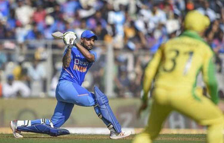 চরম স্বার্থপরের মতো ব্যাট করলেন ইনিংসের সর্বোচ্চ স্কোরার শিখর ধাওয়ান। তার ৯১ বলে ৭৪-এ দলকে বাঁচানোর চেয়ে নিজেকে বাঁচানোর তাগিদটা যেন বেশি ছিল। রাহুল-রোহিত ওপেন করে ধাওয়ানের বদলে দলে মনীশ পান্ডে এলে ভারসাম্য বজায় থাকত। ব্যাটিং অর্ডারে আত্মঘাতী পরিবর্তনটাও করতে হত না।