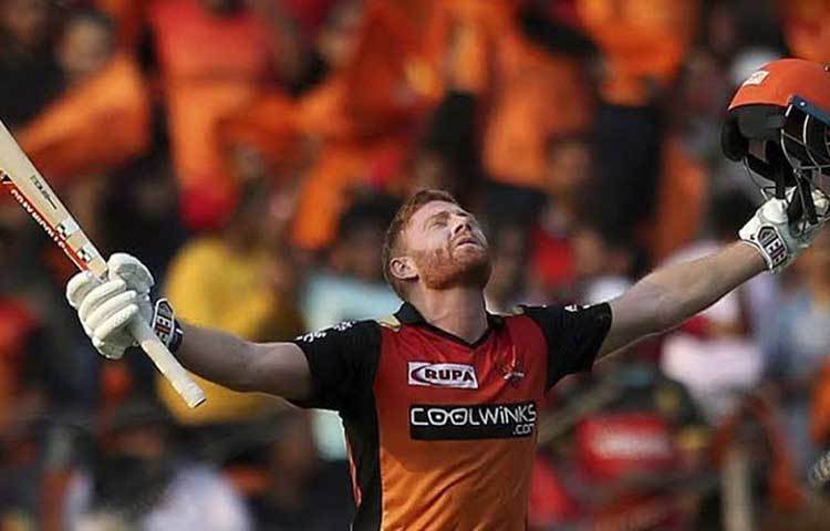 আইপিএল শুরুর আগে থেকেই ক্রিকেট ফ্যানেদের আলোচনায় রয়েছেন আর এক ইংলিশ ক্রিকেটার জনি বেয়ারস্টো। স্যাম কুরানের মতোই আইপিএলে অভিষেক ঘটেছিল গত বছর। গতবারের মতো এবারও সানরাইজার্স হায়দরাবাদের হয়ে দেখা যাবে বেয়ারস্টোকে।