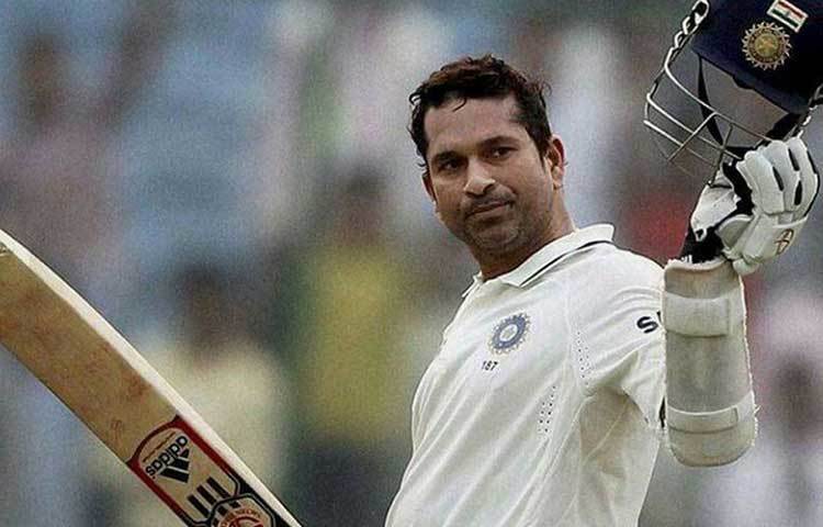 অনেকের কাছে শচীন টেন্ডুলকার চিহ্নিত হন ‘ক্রিকেটের ভগবান’ হিসেবে। নিউজিল্যান্ডের বিরুদ্ধেও তার রেকর্ড বেশ ভালো। কিউয়িদের বিরুদ্ধে ৩৯ ইনিংসে ৪৬.৯১ গড়ে ১৫৯৫ রান করেছেন তিনি। এর মধ্যে চারটি সেঞ্চুরি ও আটটি হাফ-সেঞ্চুরি রয়েছে।