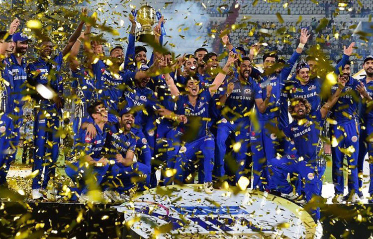 শুধু টি-টোয়েন্টি বিশ্বকাপ নয়, ২০২১ সালে রয়েছে আইপিএলের আসরও। তাই আরও একটা কুড়ি ওভারের বিশ্বকাপ হলে অতিরিক্ত টি-টোয়েন্টি ক্রিকেট আবার দর্শকদের বিরক্তির কারণ হবে না তো? আইসিসি-র বৈঠকে এই প্রশ্নেরও উত্তর খোঁজা হতে পারে।