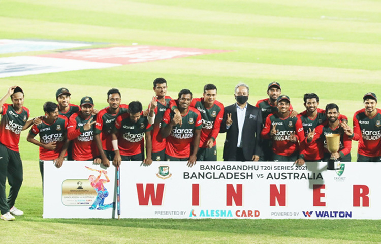 ঐতিহাসিক বিজয়ের মুহূর্ত উদযাপন। ছবি: বিসিবি