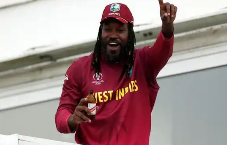 এই তালিকায় রয়েছেন ক্রিস গেইল। তিনি ২০০৭-২০২১ পর্যন্ত মোট ৩৩টি ম্যাচ খেলেছেন।