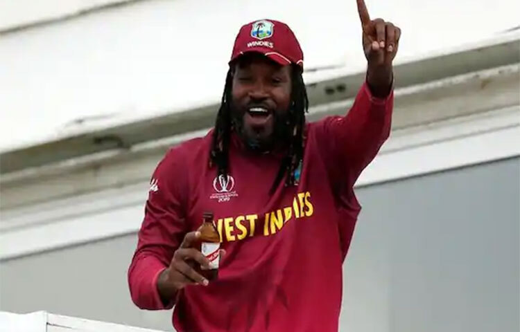 ক্রিস গেইল আবার এই তালিকায়। ভারতের বিরুদ্ধে ২০১০ সালে ৬৬ বলে ৯৮ রানের ইনিংসে ৭টি ছক্কা হাঁকান। ছবি: সংগৃহীত