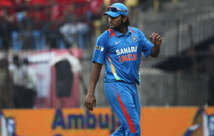 সৌরভ তিওয়ারি: ঝাড়খণ্ডের জামশেদপুরে জন্ম সৌরভের। রয়্যাল চ্যালেঞ্জারস্ বেঙ্গালুরু তাকে ১১ কোটি টাকায় কিনে নেয়। কিন্তু আইপিএলে তেমন প্রভাব ফেলতে পারেননি সৌরভ। ২০১৪ সালে তাকে দিল্লি ডেয়ারডেভিলস্ এবং তারপর আইপিএলের এক মরসুমে মুম্বই ইন্ডিয়ানস্ কিনে নেয়।