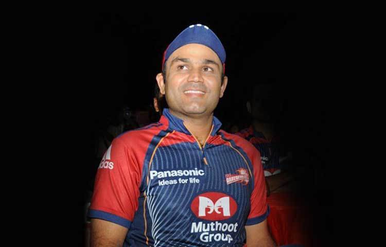 বীরেন্দ্র সেহবাগ: আন্তর্জাতিক ক্রিকেটে খেলার দিক দিয়ে তুলনা হয় না নজফগড়ের শচীনের। ১০৪ টেস্ট ও ২৫১ ওয়ানডে খেলেছেন তিনি। যাতে যথাক্রমে ৮৫৮৬ ও ৮২৭৩ রান করেছেন। প্রথম ভারতীয় ক্রিকেটার হিসেবে টেস্টে ট্রিপল সেঞ্চুরি করেছেন তিনি। ক্রিকেটার হিসেবে বীরুর পারফরম্যান্সই সমীহ কেড়ে নেবে সবার।