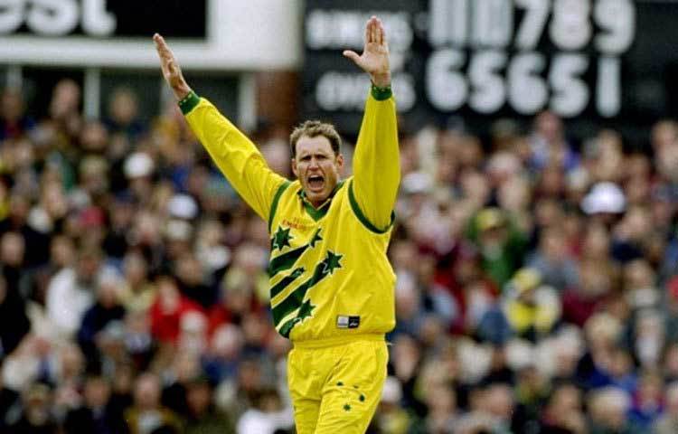 টম মোডি অস্ট্রেলিয়ার ক্রিকেটার। তিনি ৬ ফুট ৭ ইঞ্চি লম্বা।