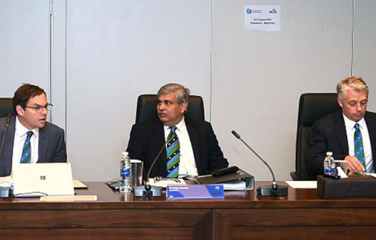 ২০২০ সালের টি-টোয়েন্টি বিশ্বকাপ অবশ্য ফেলা হতেই পারে ২০২২ সালে। কারণ সেই বছরটাই অস্ট্রেলিয়ার জন্য আদর্শ সময় হতে পারে। ২০২২ সালে আইসিসি-র কোনো ইভেন্ট নেই। আইসিসি-র মিটিংয়ে জোর আলোচনা হতে পারে ২০২২ সালের সম্ভাব্য দিনক্ষণ নিয়ে।