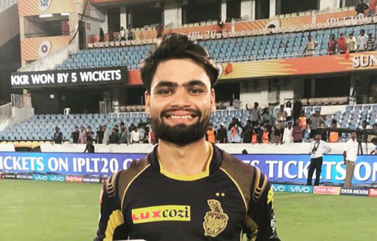 রিঙ্কু সিংহ: কেকেআরের প্রথম একাদশে রিঙ্কু সিংহ কেন? মুম্বাই ম্যাচে এ প্রশ্ন ছিল অনেকের। আন্দ্রে রাসেলের চোট কেকেআরকে ধাক্কা দেওয়ার পর রিঙ্কুকে মাঠে নামিয়েছিলেন টিম ম্যানেজমেন্ট। তবে তেমন নজর কাড়তে পারেননি তিনি। রাসেলের চোট না সারলে রয়্যালসের বিরুদ্ধেও ফের সুযোগ পেতে পারেন রিঙ্কু।