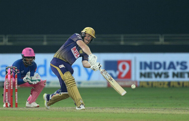 রাসেল আউট হতেই শুরু হয় মর্গ্যান ঝড়। আক্ষরিক অর্থেই অধিনায়কোচিত ইনিংস খেলেন ইংল্যান্ডের বিশ্বকাপ জয়ী অধিনায়ক। তার ৩৫ বলে ৬৮-র ইনিংসে ছিল ৫টি চার ৬টি ওভার বাউন্ডারি।