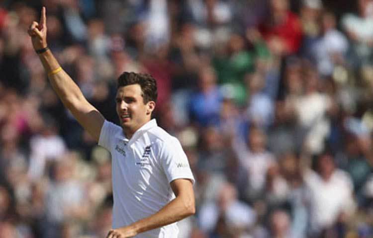 স্টিভেন ফিন ৬ ফুট ৭ ইঞ্চি লম্বা। তিনি ইংল্যান্ডের খেলোয়াড়।