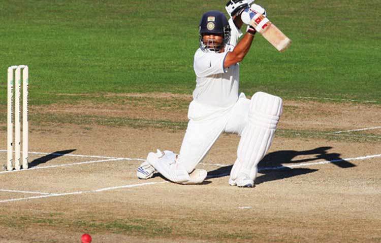 নিউজিল্যান্ডের বিরুদ্ধে তার প্রথম সেঞ্চুরি আসে ১৯৯৮ সালের ওয়েলিংটনে। শচীন করেছিলেন ১১৩। দ্বিতীয় সেঞ্চুরি আসে ১৯৯৯ সালে মোহালিতে। ১২৬ রানে অপরাজিত ছিলেন তিনি। সেই সিরিজেই আহমেদাবাদে করেছিলেন ২১৭। ২০০৯ সালে হ্যামিল্টনে তার ব্যাটে আসে ১৬০ রান। সেটাই কিউয়িদের বিরুদ্ধে তার শেষ টেস্ট সেঞ্চুরি।