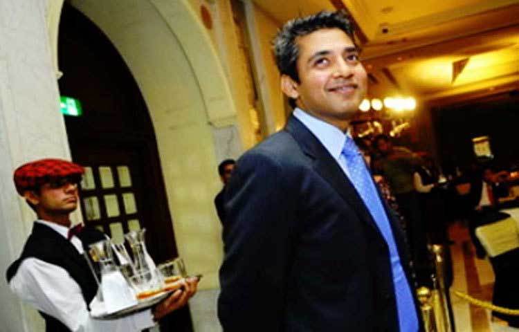 ২০০২ সালে দিল্লিতে একটি ইতালিয়ান রেস্তরাঁ খোলেন ভারতের প্রাক্তন ক্রিকেটার অজয় জাদেজা। অজয়ের এই রেস্তরাঁর নাম ‘সেন্সো’। তবে শুধু অজয় নন। এই রেস্তরাঁর আর এক পার্টনার ভারতের প্রাক্তন প্রধানমন্ত্রী লালবাহাদুর শাস্ত্রীর নাতি দিবাকর শাস্ত্রী।