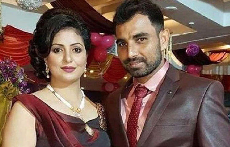 তারকা জোরে বোলার মোহম্মদ শামির সঙ্গে তার স্ত্রী হাসিন জাহানের সম্পর্ক একেবারে তলানিতে ঠেকেছে। যদিও হাসিন কিন্তু সোশ্যাল মিডিয়ায় খুবই সক্রিয়। ঘনঘন নিজের নানা ধরনের ছবি সোশ্যাল মিডিয়ায় শেয়ার করে থাকেন তিনি। বিভিন্ন পোস্টের কারণে ট্রোলডও হন তিনি। ইনস্টাগ্রামে তার ১৬০ হাজার ফলোয়ার রয়েছে। ছবি: সংগৃহীত
