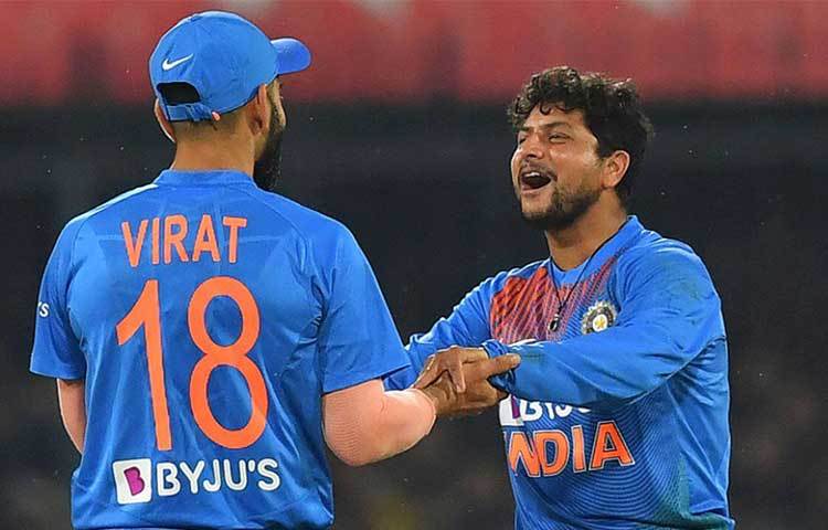 কুলদীপ যাদব: দ্বিতীয় টি-টোয়েন্টিতে বোলারদের দাপটে শ্রীলঙ্কার ব্যাটসম্যানরা বড় রান তুলতে পারেননি স্কোর বোর্ডে। কুলদীপ দু’টি উইকেট নেন। কিন্তু অনেক রান দিয়ে ফেলেন। তৃতীয় টি-টোয়েন্টিতে কুলদীপের পরিবর্তে কি যুজবেন্দ্র চহালকে দেখা যাবে? সেই সম্ভাবনা খুবই কম। মনে করা হচ্ছে উইনিং কম্বিনেশন ভাঙবেন না কোহলি।