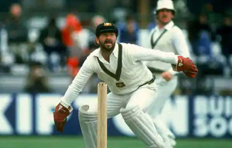 এরপর উইকেটকিপার। অস্ট্রেলিয়ার রড মার্শ থাকছেন দায়িত্বে। ৯২ একদিনের ম্যাচে ১২০ ক্যাচ নিয়েছেন তিনি। স্টাম্পিংয়ের সংখ্যা চার। ব্যাট হাতে করেছেন ১২২৫ রান। হাফ-সেঞ্চুরির সংখ্যা চার।