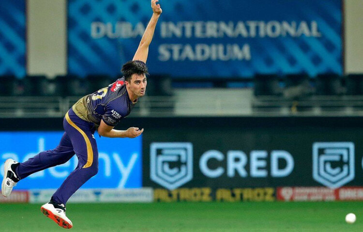 ব্যাটিংয়ের মতো বোলিংয়েও শুরুটা খুব খারাপ হয় নাইটদের। রবিন উথাপ্পা আউট হলেও কামিন্সের প্রথম ওভারে ওঠে ১৯ রান।