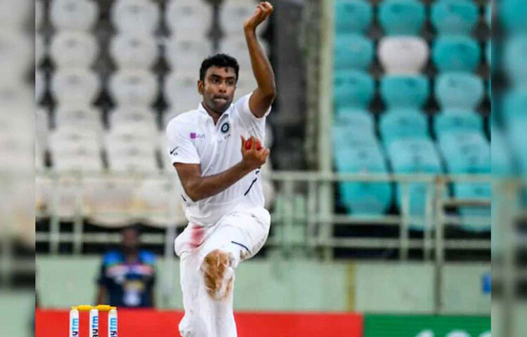 রবিচন্দ্রন অশ্বিন: গোলাপি বলে স্পিনারদের অসুবিধার কথা বার বার উঠে এসেছে। দলের অভিজ্ঞ স্পিনারের ওপরেই ভরসা রাখতে চাইবে দল।