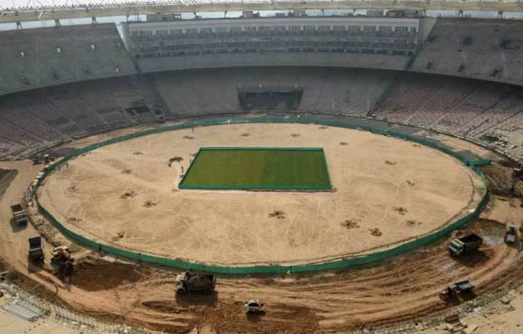 মোতেরা স্টেডিয়ামের নাম বদলে রাখা হয়েছে সর্দার বল্লভ ভাই স্টেডিয়াম। ভারতের আহমেদাবাদে বিশ্বের সব থেকে বড় স্টেডিয়াম তৈরির কাজ প্রায় শেষ।