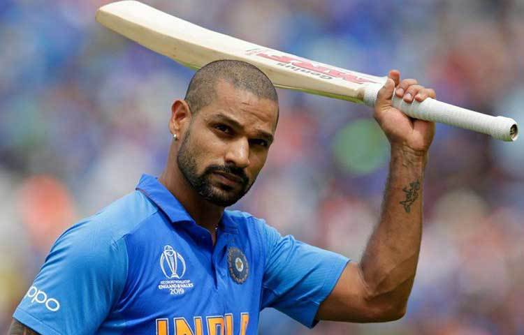 শিখর ধাওয়ান: চোট সারিয়ে ফিরছেন দলে। বেঙ্গালুরুতে অস্ট্রেলিয়ার বিরুদ্ধে শেষবার ওয়ানডেতে নেমেছিলেন বাঁ-হাতি ওপেনার। নিউজিল্যান্ডে অনুষ্ঠিত ওয়ানডে সিরিজে ভারতের ওপেনিংয়ে অভিজ্ঞতার অভাব দেখা গিয়েছে বার বার। দক্ষিণ আফ্রিকার বিরুদ্ধে ধাওয়ানের মতো সিনিয়রের উপস্থিতি তাই ভরসা জোগাবে।