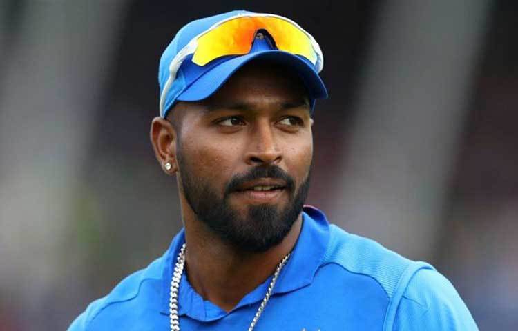 হার্দিক পান্ডে: চোটের জন্য ভুগেছেন দীর্ঘদিন। চোট সারিয়ে প্রোটিয়াদের বিরুদ্ধেই আন্তর্জাতিক ক্রিকেটে ফিরছেন পান্ডে। তবে তিনি যে ফর্মে আছেন, তা কয়েকদিন আগের ৫৫ বলে ১৫৮ রানের বিধ্বংসী ইনিংসেই প্রতিফলিত। শুধু তো ব্যাটিং নয়, বল হাতে পঞ্চম বোলারের ভূমিকাতেও তাকে দেখতে চাইছে দল।