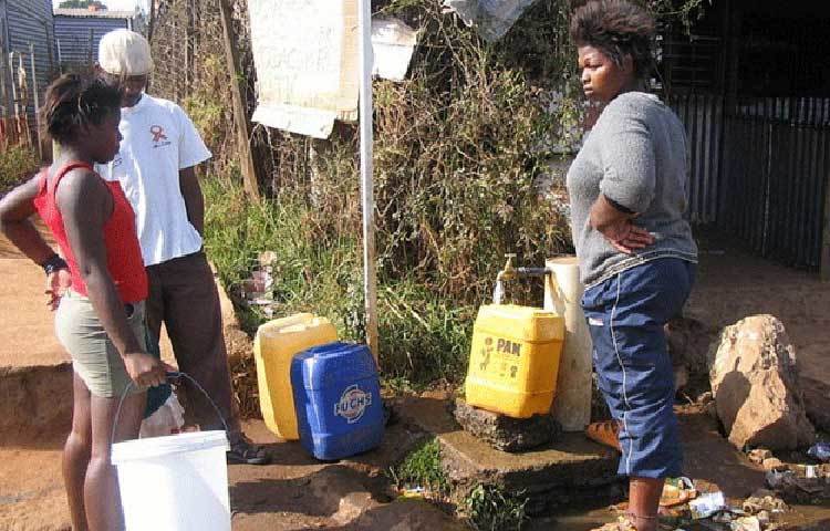 চীন থেকে ইউরোপের বিভিন্ন দেশে ছড়িয়ে পড়েছে এই মারণ ভাইরাস। প্রায় আড়াই লাখ মানুষ আক্রান্ত হয়েছেন। সংক্রমিত হয়ে মারা গিয়েছেন প্রায় ১০ হাজার মানুষ। এই অবস্থায় মহামারীর আকার নিয়েছে করোনা।