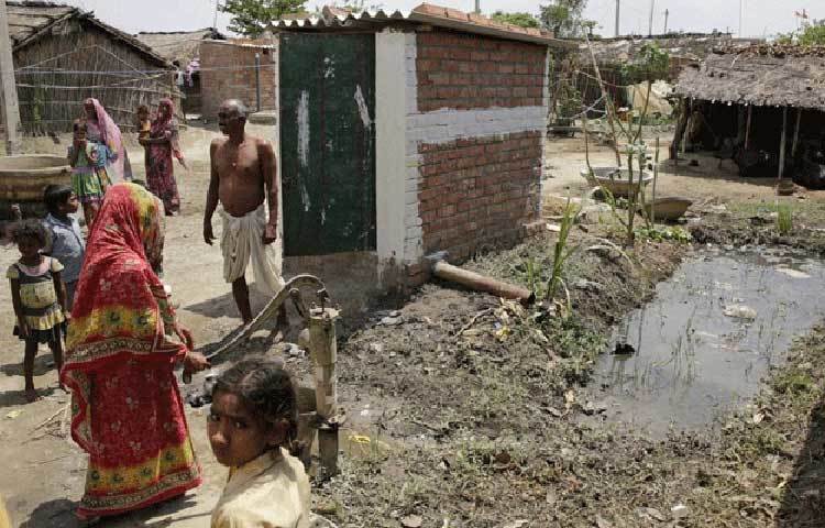 জাতিসংঘ বলছে, করোনার বিরুদ্ধে লড়াই করার প্রাথমিক হাতিয়ারই নেই বিশ্বের ৪০ শতাংশ মানুষের কাছে। হয় তাঁদের কাছে সাবান কেনার মতো টাকা নেই। না হলে তাঁরা যেখানে থাকেন সেখানে চরম জলসঙ্কট।