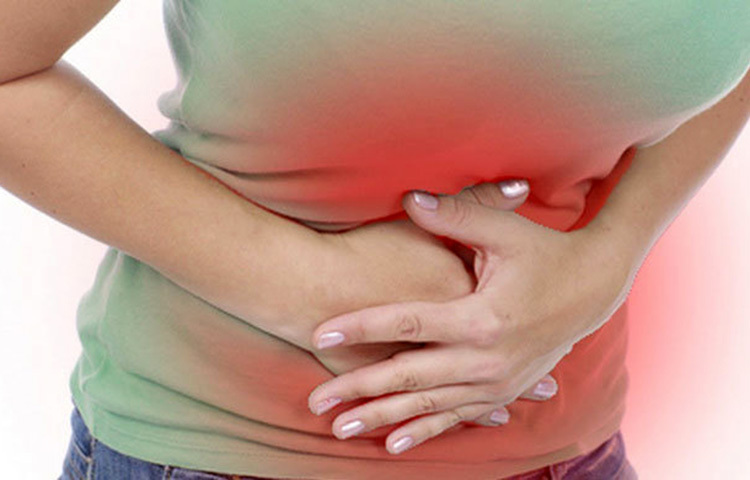 কোনদিন বেশি মশলাযুক্ত খাবার বা রিচ খাবার খেলে বদহজমের আশঙ্কা থেকে যায়। পেট গরম থেকে দেহে নানান পার্শ্বপ্রতিক্রিয়া হতে পারে। এক্ষেত্রে হজমে সাহায্য করবে দই কিসমিসের সংমিশ্রণ। পেট ঠান্ডা তো করবেই সঙ্গে অম্বল, গলা বুক জ্বালা থেকেও রেহাই মিলবে। ছবি: সংগৃহীত