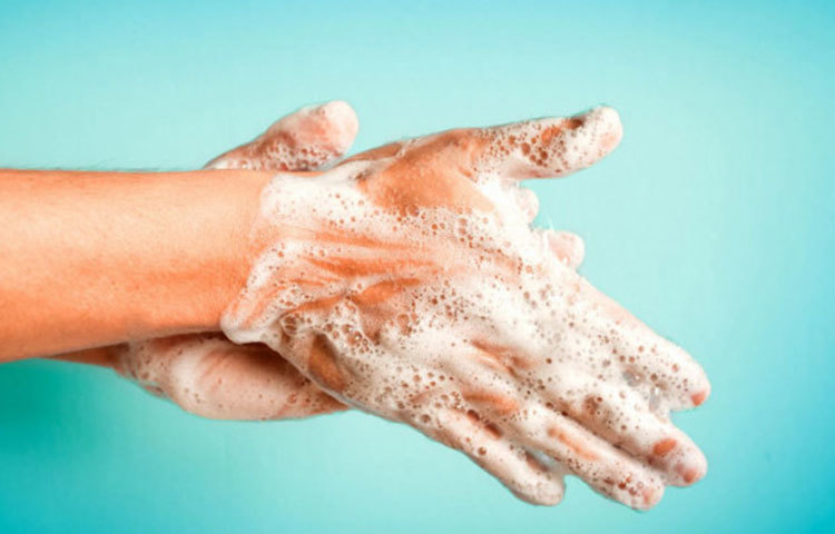 মাস্ক পরতে এবং বার বার সাবান বা স্যানিটাইজার দিয়ে হাত পরিষ্কার করতে ভুলবেন না।