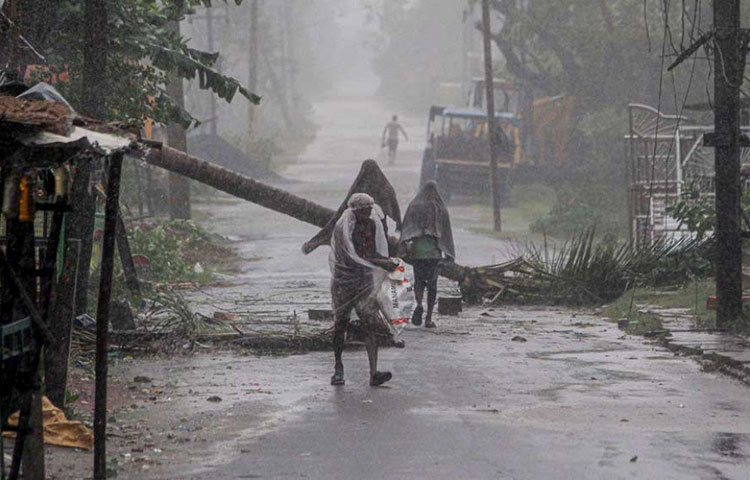 ক্রমাগত সমুদ্রমন্থনে ‘ভোলা’, ‘সুপার সাইক্লোন ১৯৯৯’, ‘আমপান’ (প্রকৃত নাম উম পুন)-সহ অসংখ্য ঘূর্ণিঝড় উঠে এসেছে বঙ্গোপসাগর থেকে।